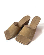 SAMPLE 26 - size 35.5