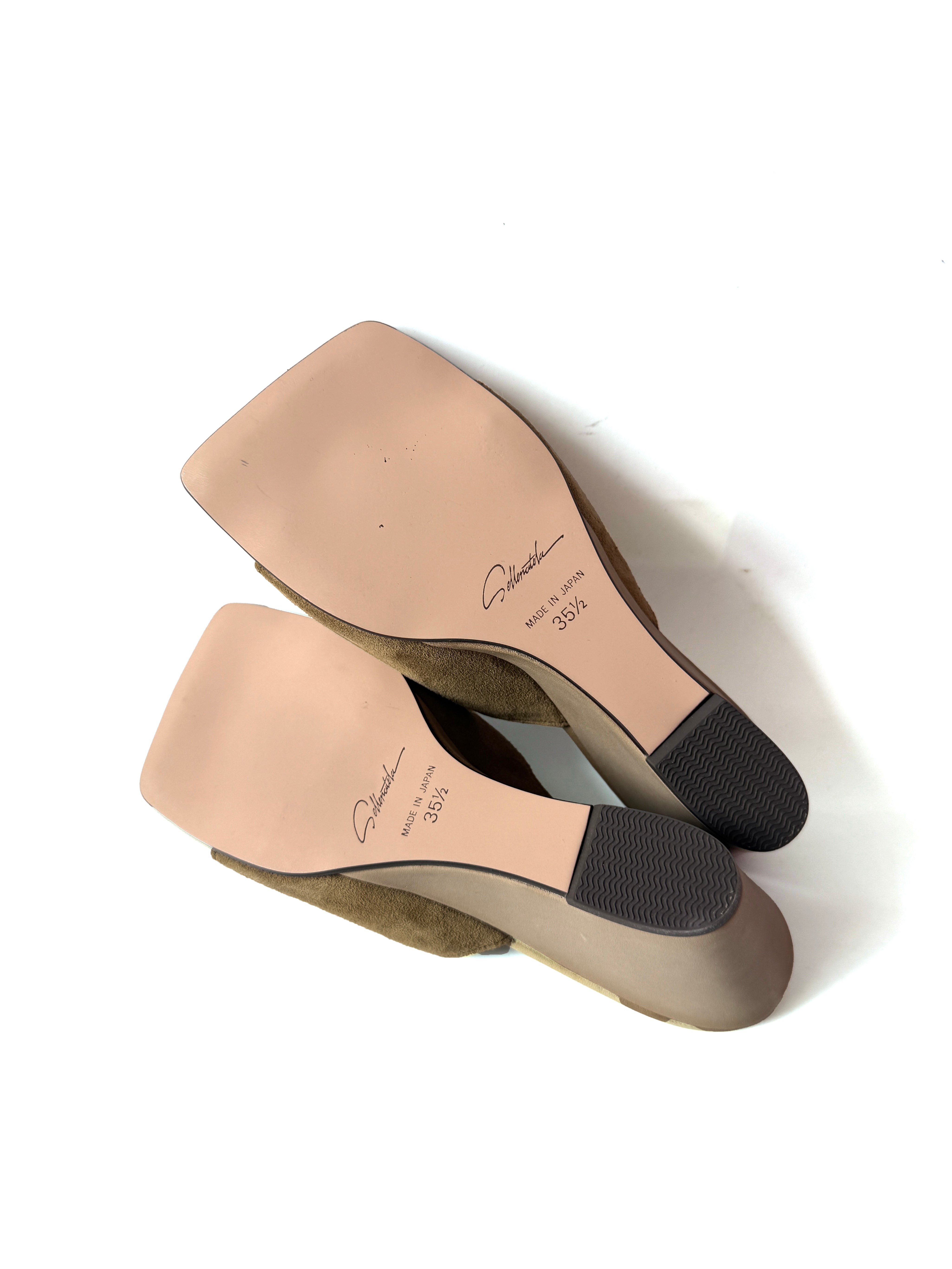 SAMPLE 26 - size 35.5