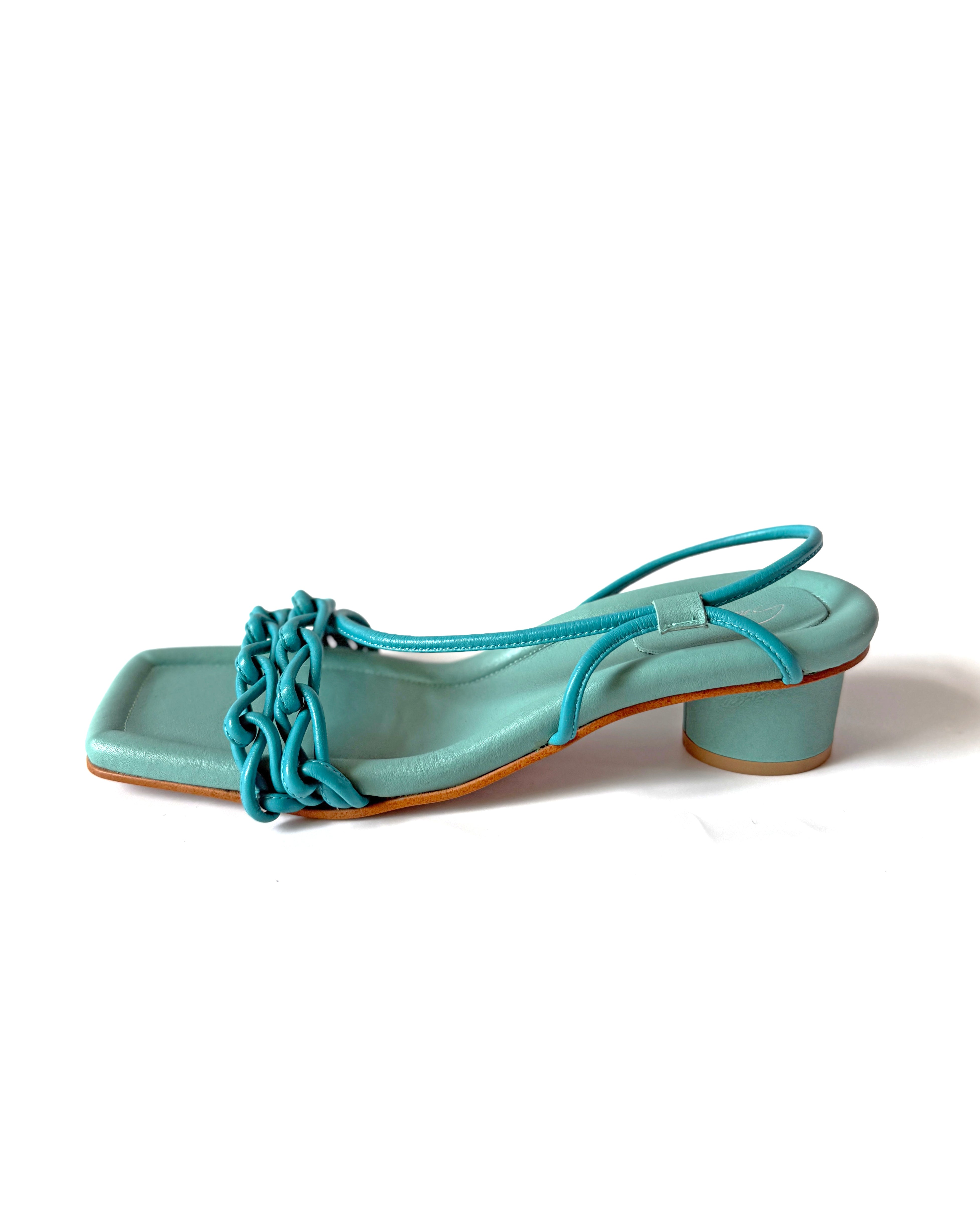 SAMPLE 30 - size 38
