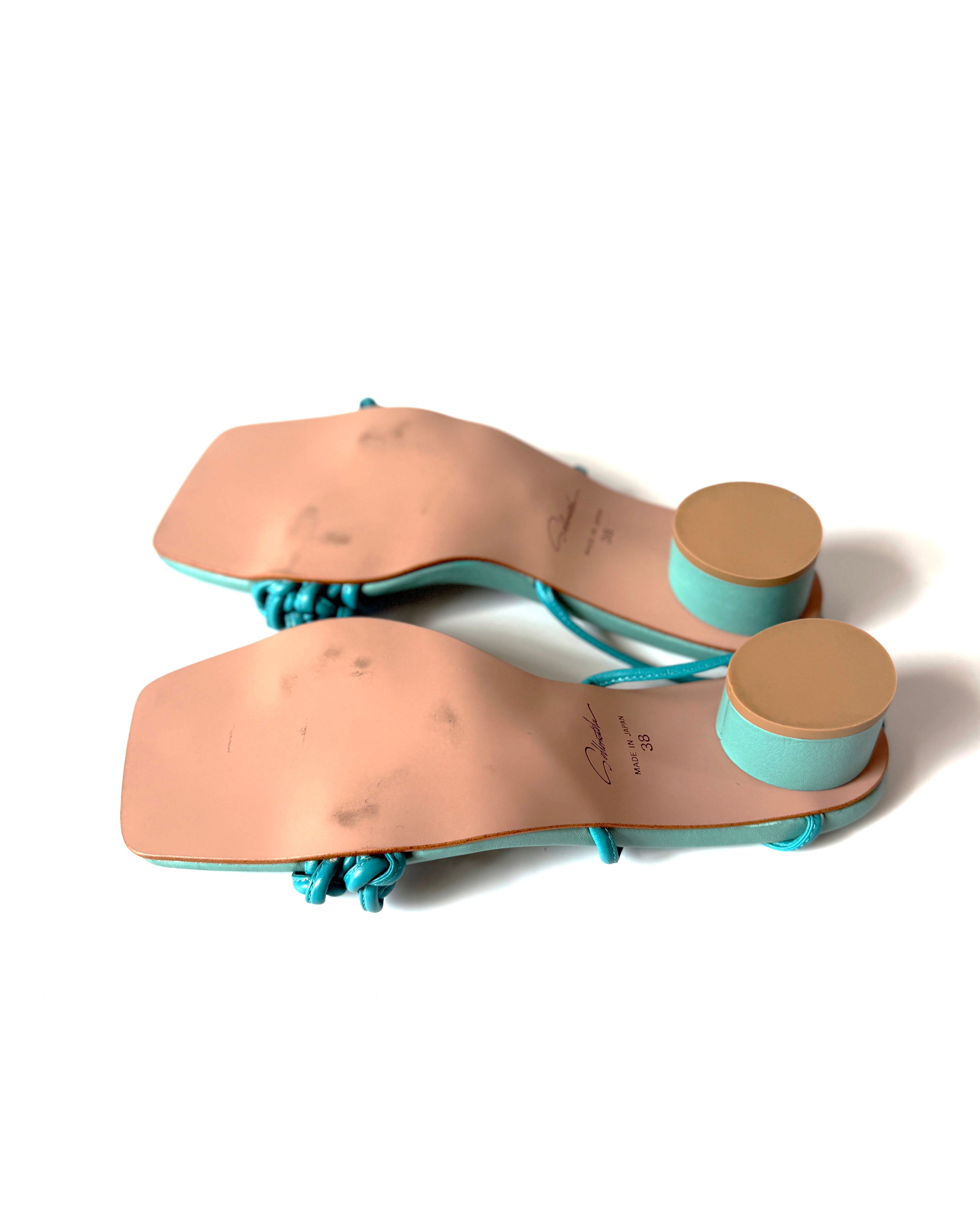 SAMPLE 30 - size 38