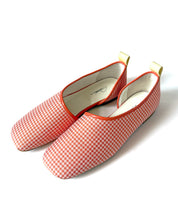 SAMPLE 34 - size 35.5