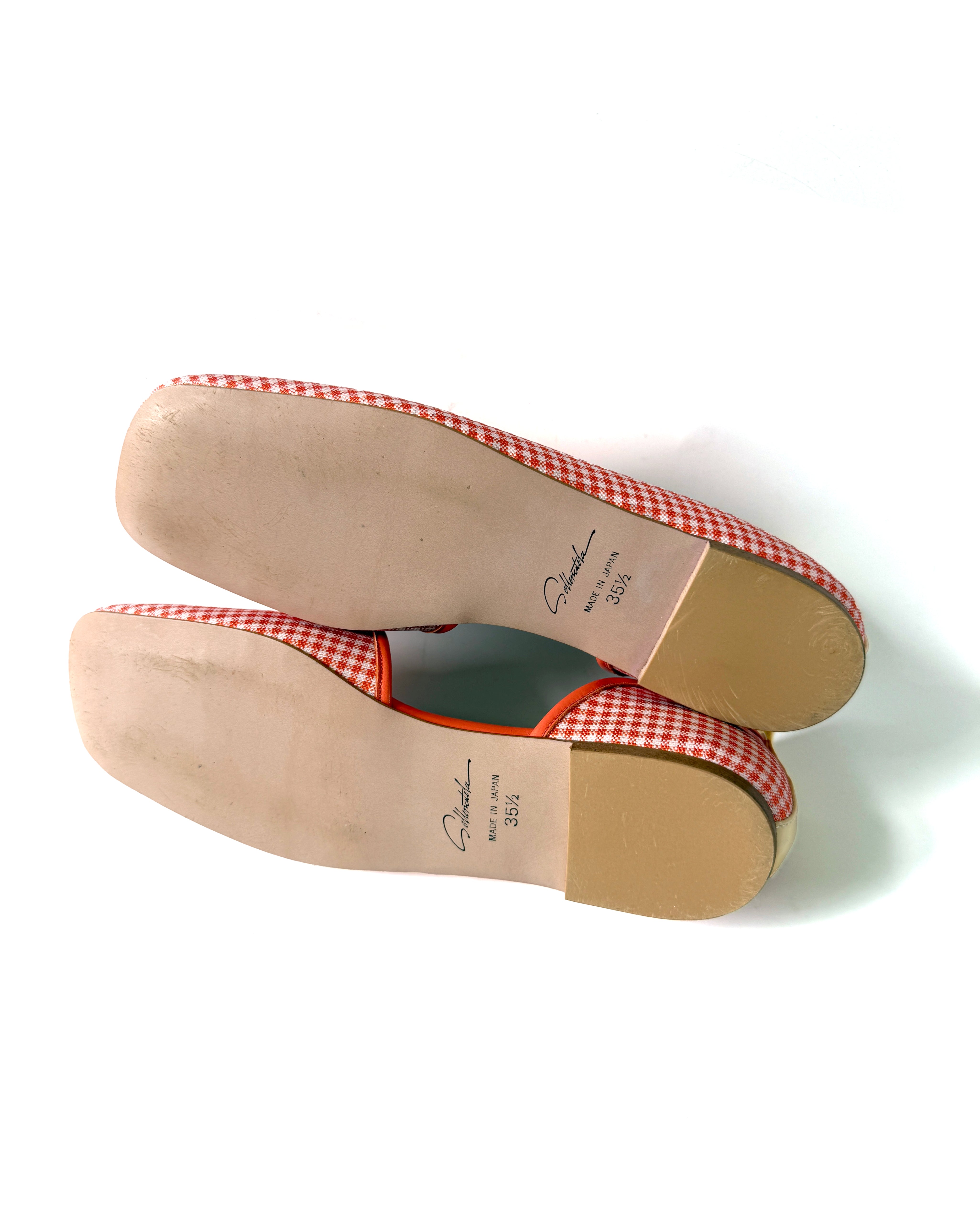 SAMPLE 34 - size 35.5
