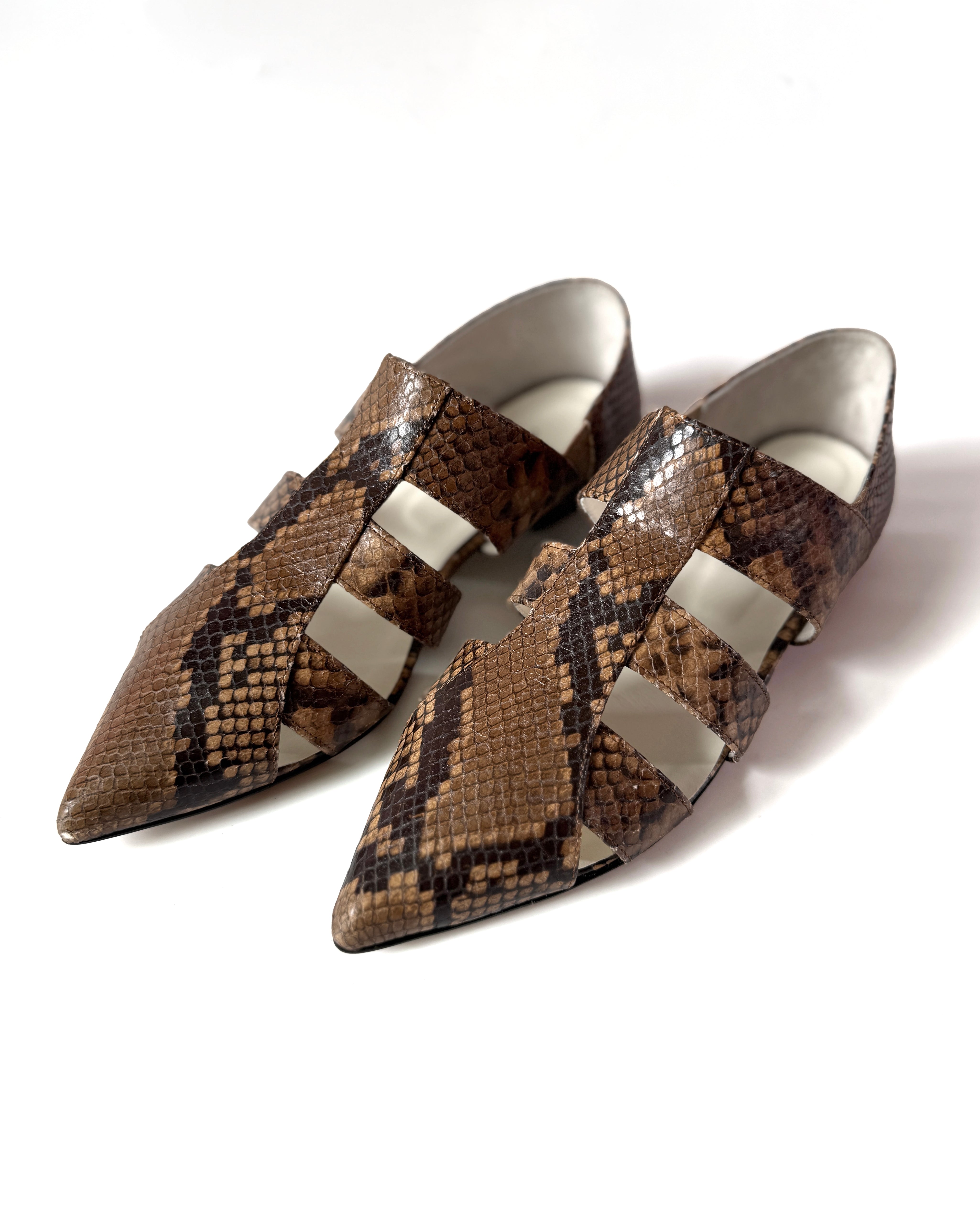 SAMPLE 38 - size 37