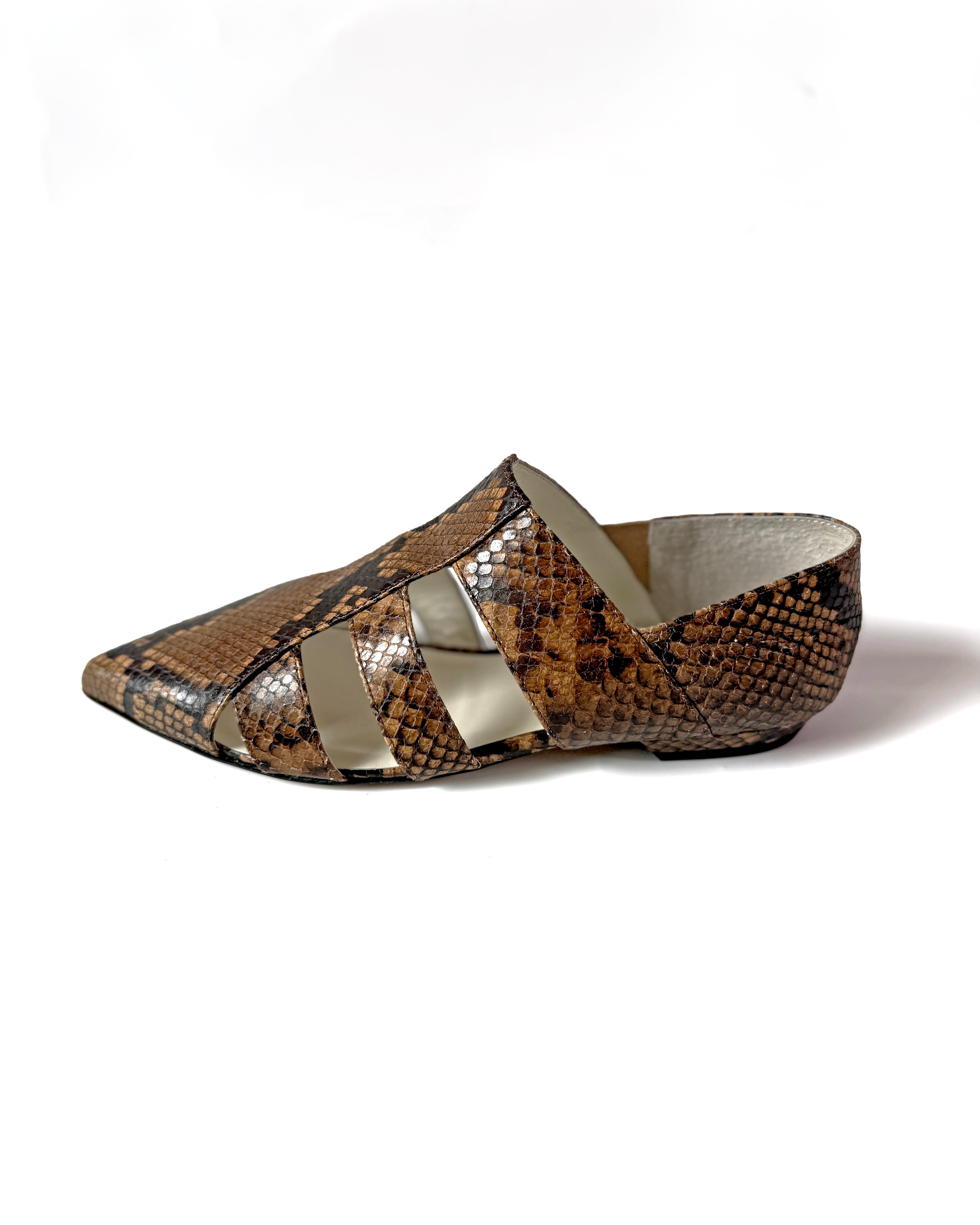 SAMPLE 38 - size 37